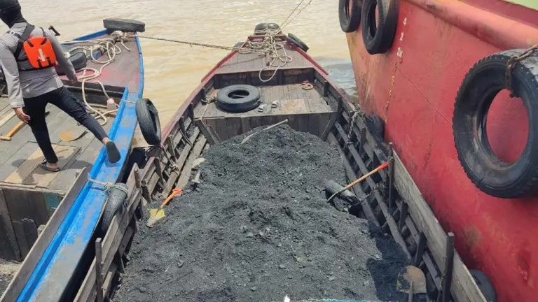 Curi Batu Bara di Loa Kulu, Tiga Kapal Klotok Diamankan Polisi