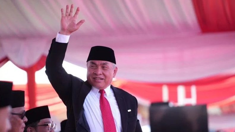 Gubernur Kaltim Isran Noor Terima Anugerah Tanda Kehormatan Satyalancana Wirakarya