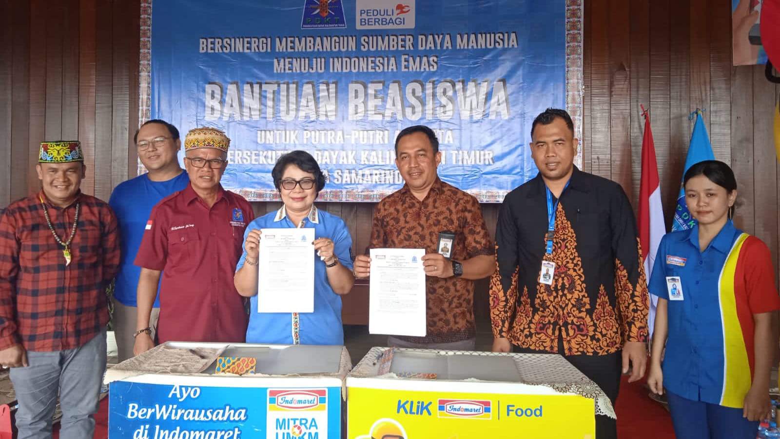 Kolaborasi PDKT x Indomaret, Beri Bantuan Beasiswa Pendidikan di Samarinda