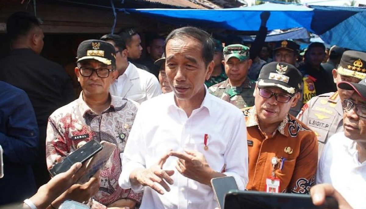 jokowi pasar waru